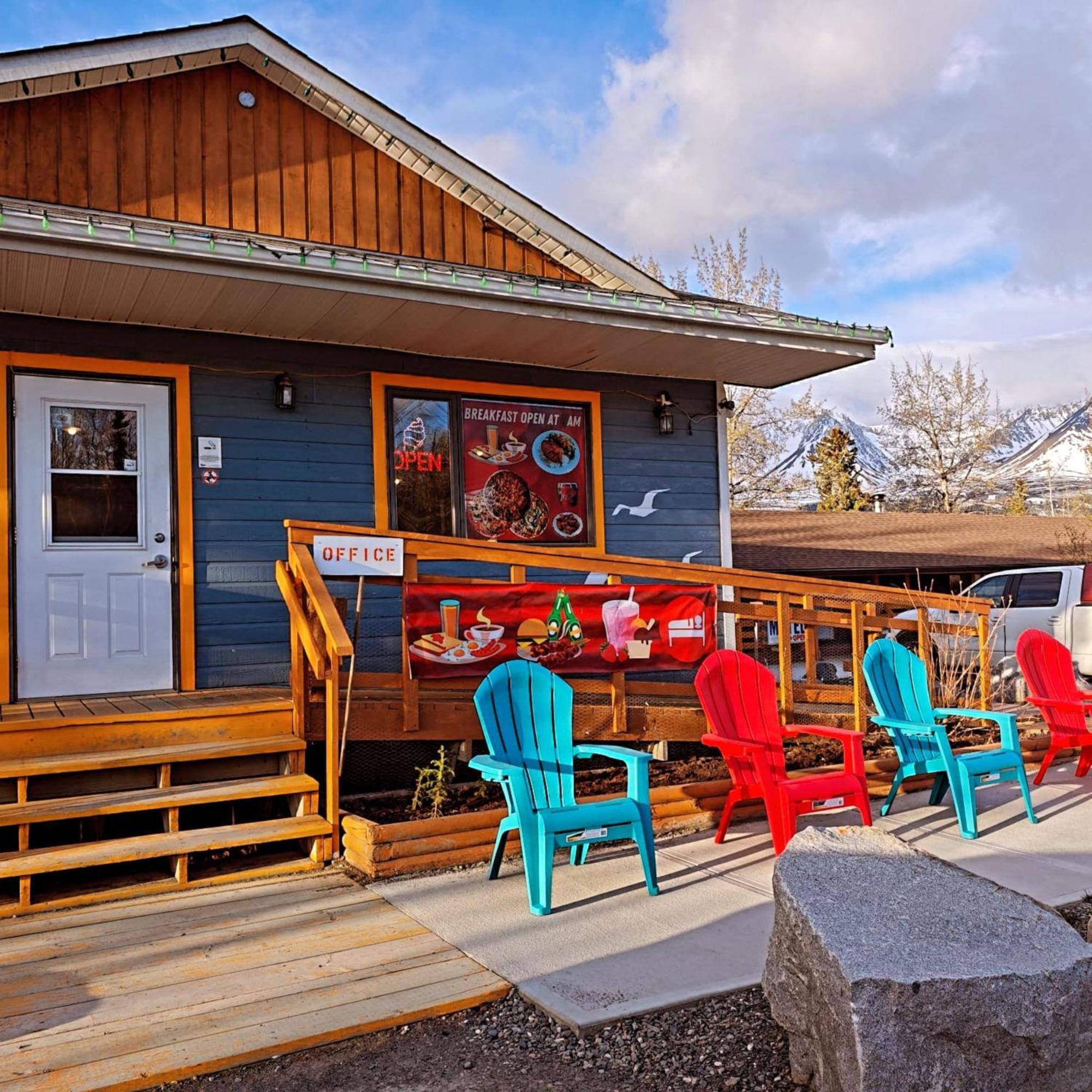 Cozy Corner Motel & Restaurant Haines Junction Exterior foto